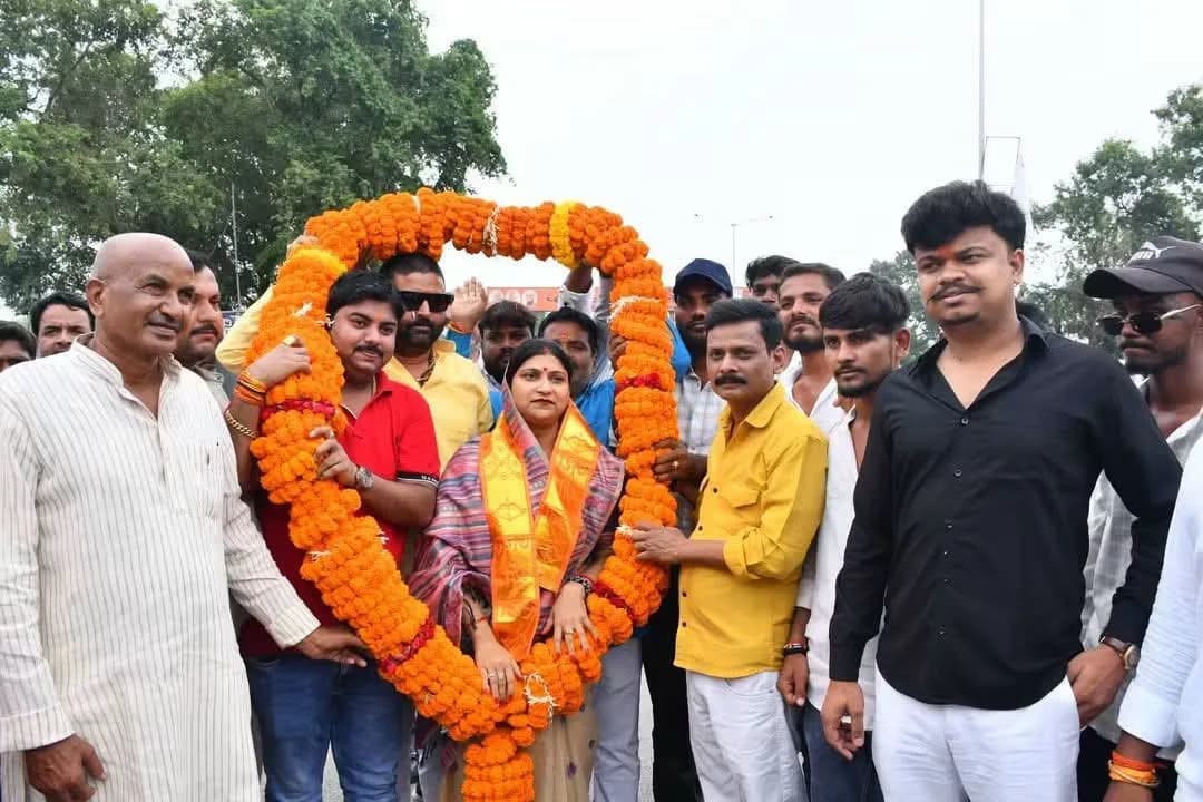 घघौवा से बस्ती तक गूंजा स्वागत का उत्साह, 51 स्थानों पर डॉ. रोली सिंह का भव्य अभिनंदन